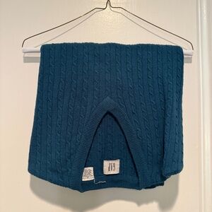 GAP Men’s Lambswool V-Neck Cable Knit Sweater – Size M